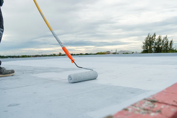 Chantier extérieur d'étanchéité sur toiture terrasse